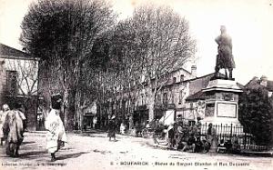 Boufarik - Statue du Sergent Blandan et Rue Duquesne